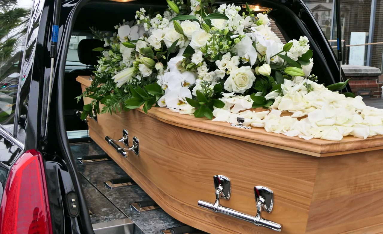 A halottszállító és a sírásó szerepe a temetési folyamatban